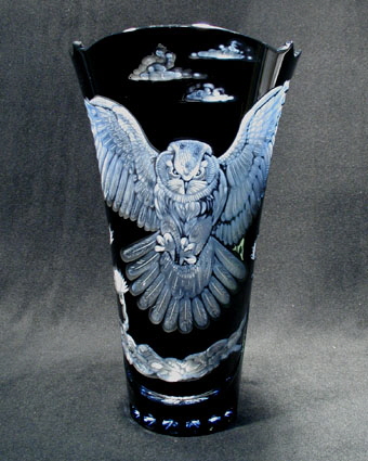 Vase 30 cm, doppelter Überfang "Sperbereule" (Nr. 17215)
